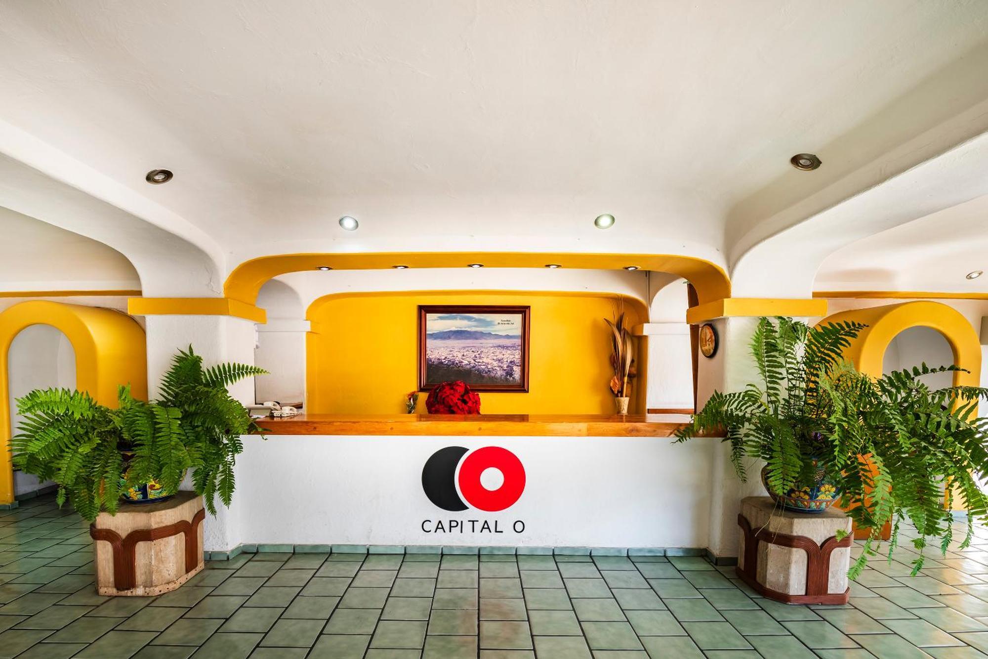 Capital O Colon, Ciudad Guzman Jalisco Hotel Exterior photo