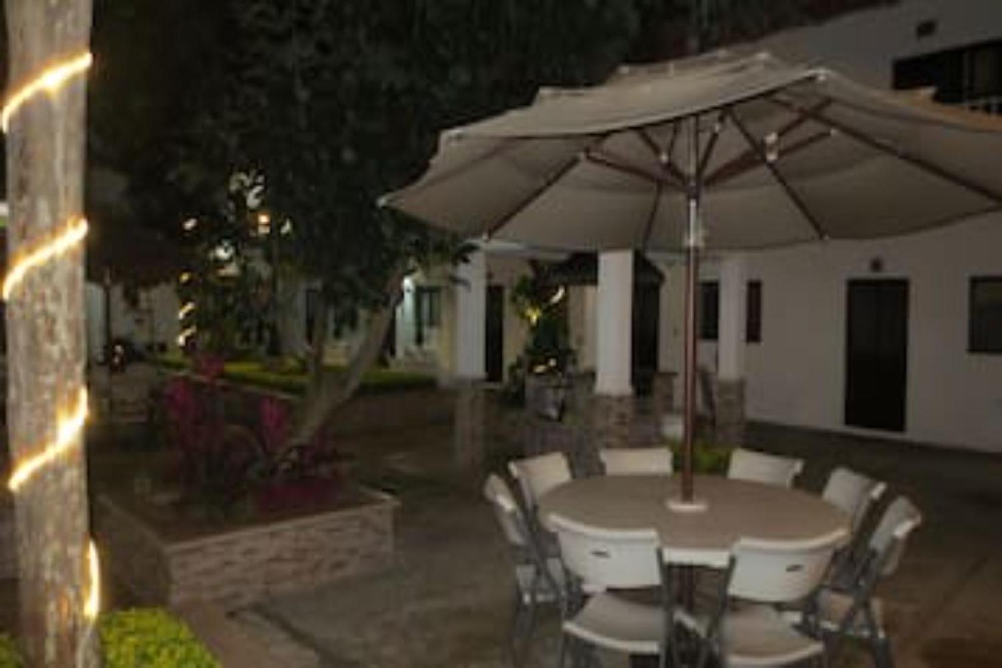 Capital O Colon, Ciudad Guzman Jalisco Hotel Exterior photo