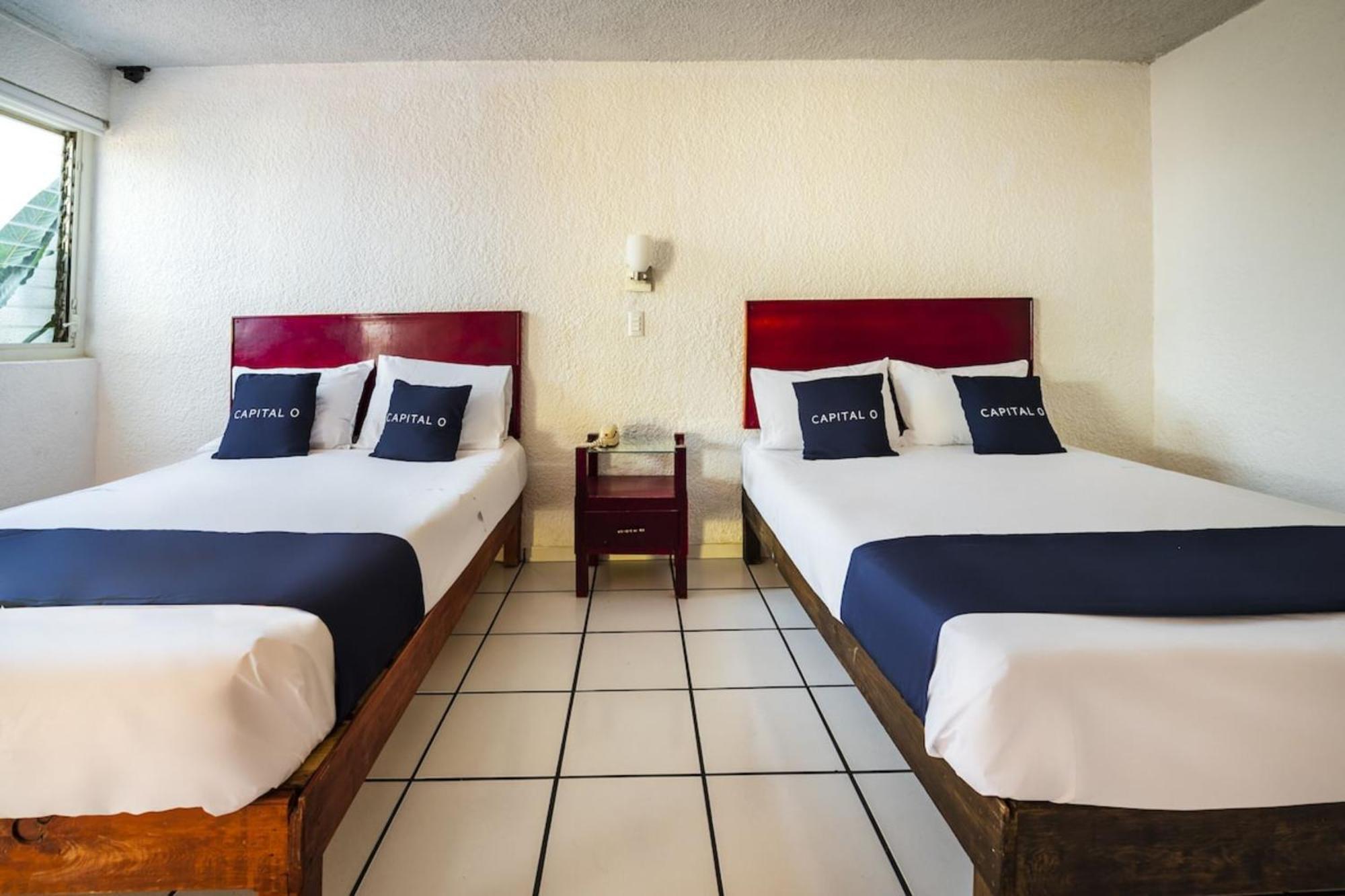 Capital O Colon, Ciudad Guzman Jalisco Hotel Exterior photo