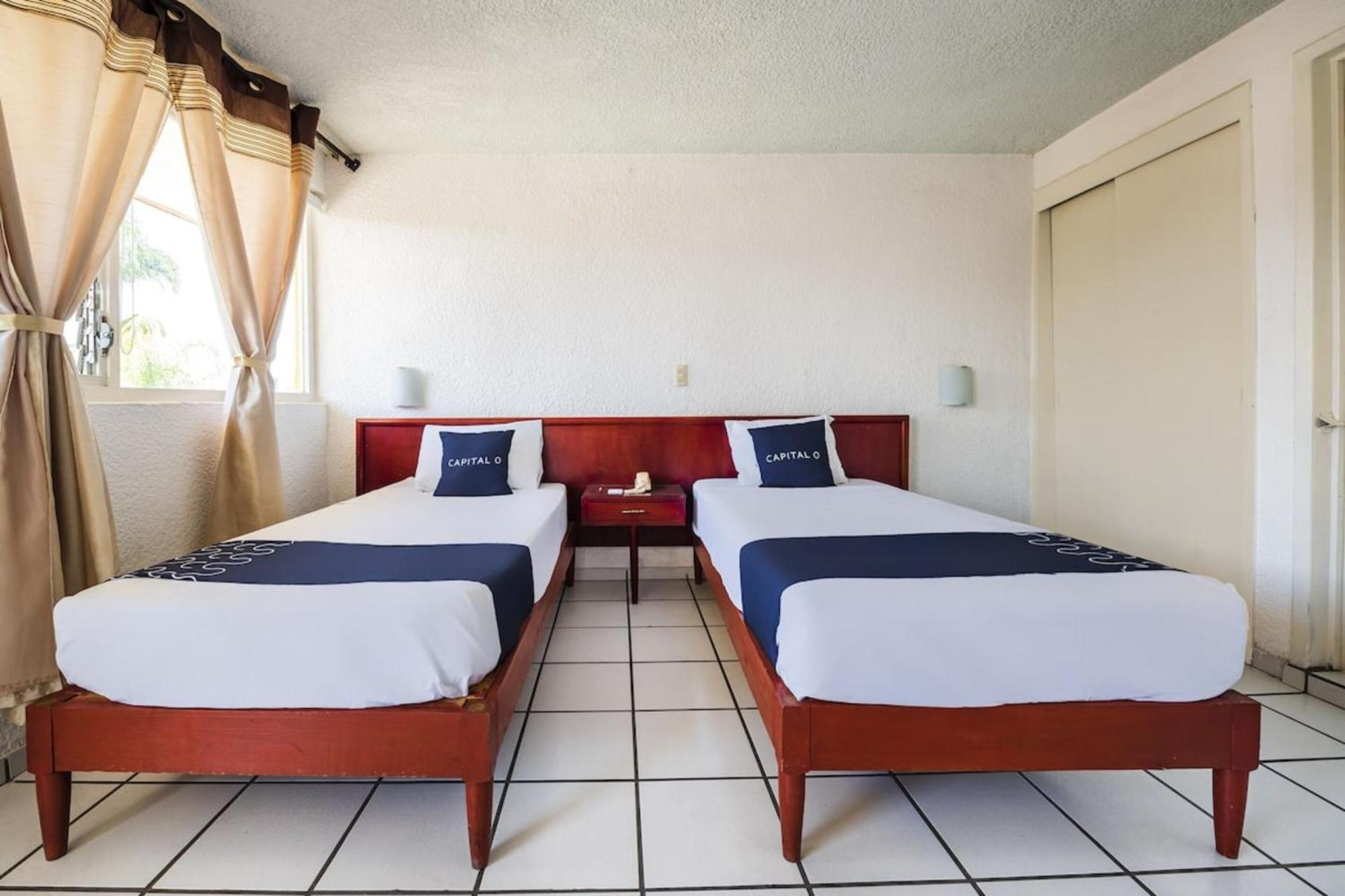 Capital O Colon, Ciudad Guzman Jalisco Hotel Exterior photo