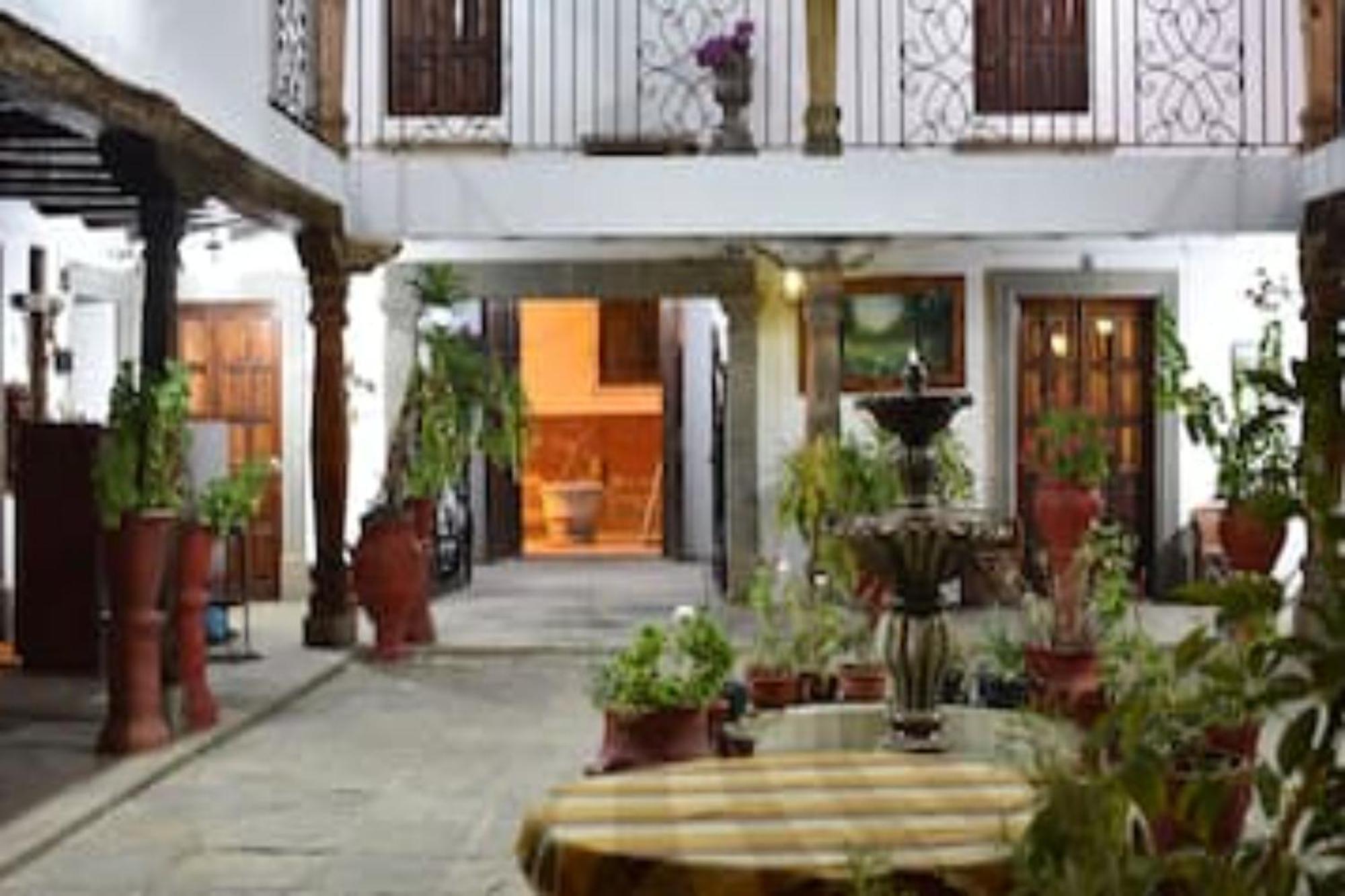 Capital O Colon, Ciudad Guzman Jalisco Hotel Exterior photo